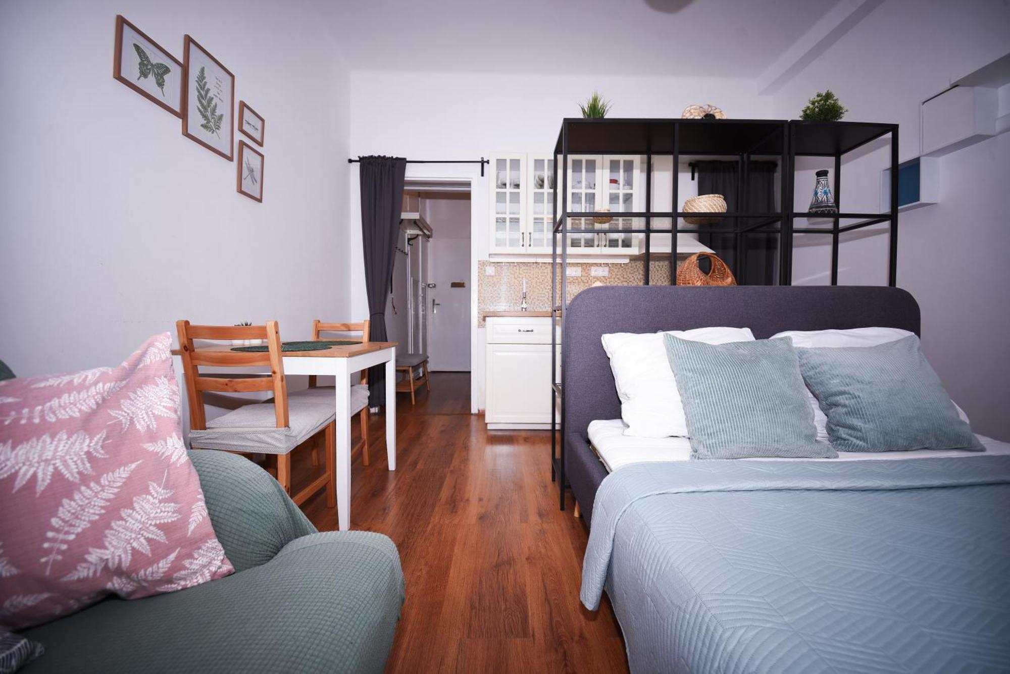 Urban - Style Meets Comfort Apartment
